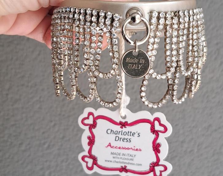 Halsbandje Charlottes Dress, Dieren en Toebehoren, Overige Dieren-accessoires, Nieuw, Ophalen of Verzenden