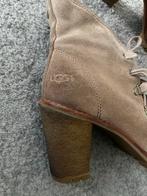 UGG Enkellaarsjes Suede Hak - Maat 37, Ophalen of Verzenden, Gedragen, Beige, Lage of Enkellaarzen
