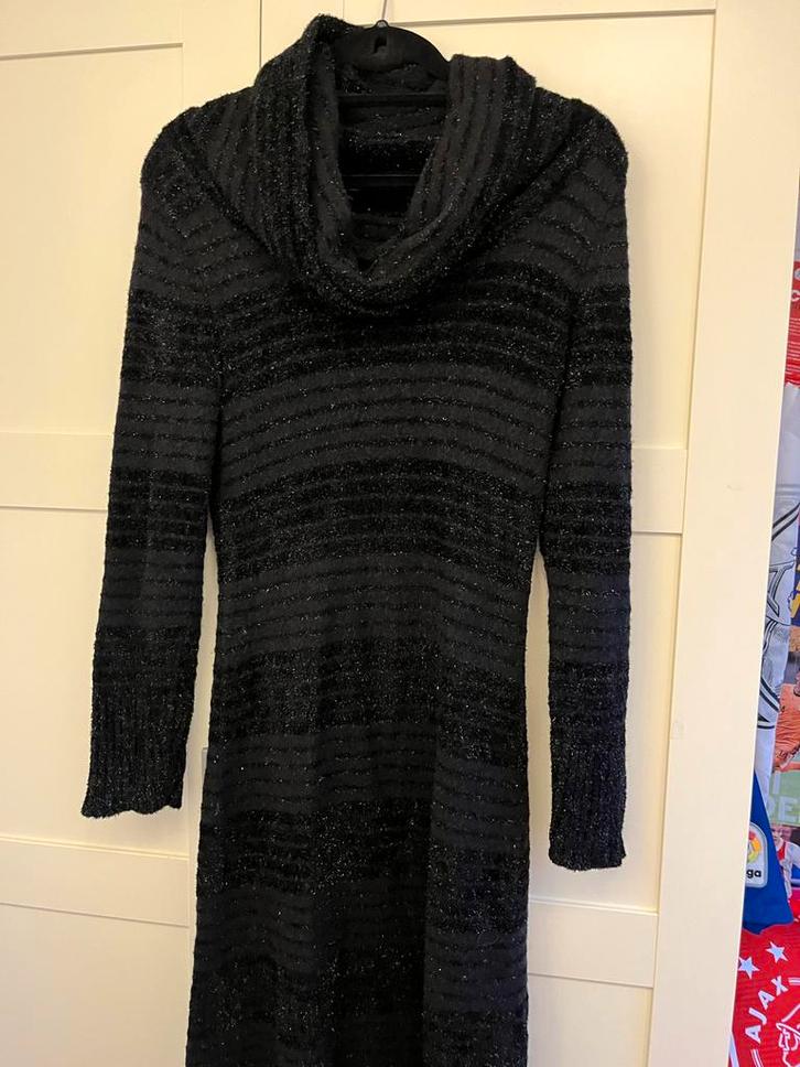 Zwarte jurk met col - Maat M, Kleding | Dames, Jurken, Zo goed als nieuw, Maat 38/40 (M), Zwart, Boven de knie, Ophalen of Verzenden