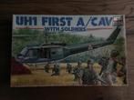Esci UH-1 First A/Cav 1/72, Ophalen of Verzenden, Zo goed als nieuw, 1:50 of kleiner