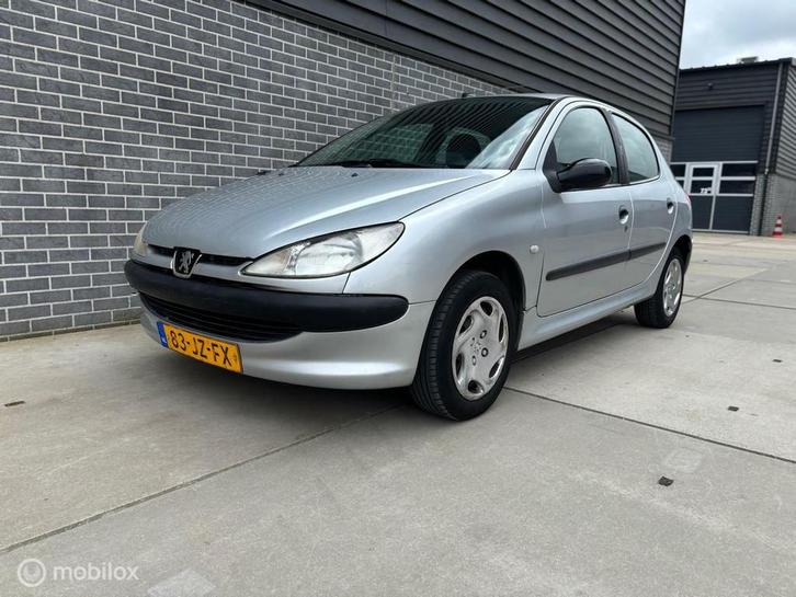 Peugeot 206 1.4 Gentry APK NAP Onderhoudsboekjes Elec. Rm, Auto's, Peugeot, Bedrijf, Te koop, Airbags, Alarm, Centrale vergrendeling