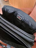 Tumi laptop tas, Computers en Software, Laptoptassen, Ophalen of Verzenden, 17 inch of meer, Zo goed als nieuw