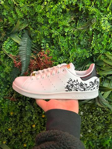 Adidas Stan Smith 42 2/3 - Bloem Design beschikbaar voor biedingen