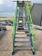 Stalen trap groen/blauw. Hoog 3,25 mtr. Nob134, Doe-het-zelf en Verbouw, Ladders en Trappen, Ophalen, Zo goed als nieuw, 2 tot 4 meter