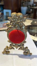 Oude messing horlogestandaard houder engelen rood fluweel, Overige merken, Overige materialen, Zakhorloge, De Doofpot
