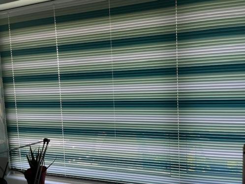 Horizontale lamellen / 'luxaflex' donkergroen, mintgroen wit, Huis en Inrichting, Stoffering | Gordijnen en Lamellen, Zo goed als nieuw
