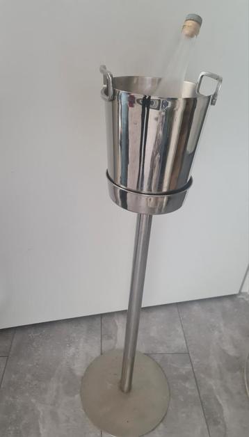 Wijn cooler standaard met bucket beschikbaar voor biedingen