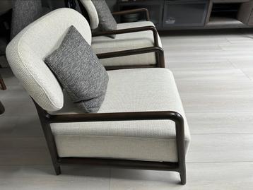 Nieuw Fauteuil met houten poten 2 stuck beschikbaar voor biedingen