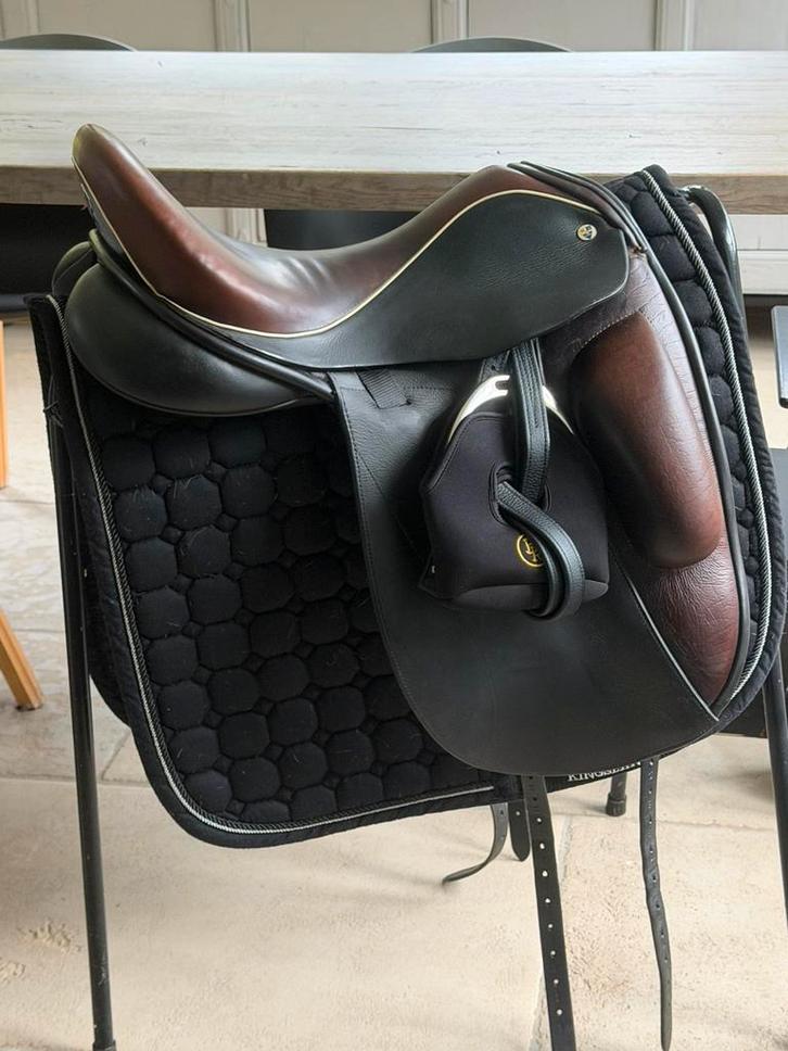 Dressuurzadel N2 Vincitoré 17 inch m/w kamer, Dieren en Toebehoren, Paarden en Pony's | Zadels, Gebruikt, Dressuur, Ophalen of Verzenden