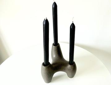 Kandelaar, Hardsteen , met kaarsen beschikbaar voor biedingen