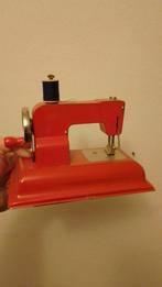 Oude naaimachines(klein), Ophalen