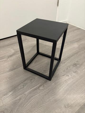 Mini-tafeltje – leuk accessoire voor in huis beschikbaar voor biedingen