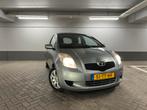 Toyota Yaris 1.3 VVT-i Sol | 1e eigenaar |57.360km|APK 2026, Auto's, Voorwielaandrijving, Zwart, 4 cilinders, 995 kg