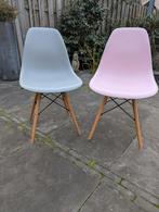 Zes Eetkamerstoelen 4 roze en 2 grijs, Huis en Inrichting, Stoelen, Kunststof, Ophalen of Verzenden, Zo goed als nieuw, Grijs