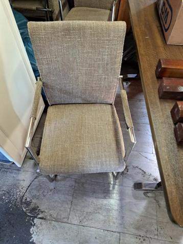 4 stoelen. gratis op te halen beschikbaar voor biedingen
