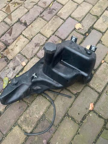 Tankje zip beschikbaar voor biedingen