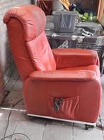 GRATIS Relaxfauteuil rood en een sta op stoel grijs/beige., Ophalen, Gebruikt, Minder dan 75 cm, 50 tot 75 cm