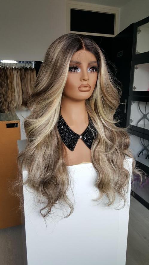 Basic Lace Pruik: Uitgroei/Bruin en Blond gemixt, krul, Sieraden, Tassen en Uiterlijk, Uiterlijk | Haarverzorging, Nieuw, Pruik of Haarverlenging