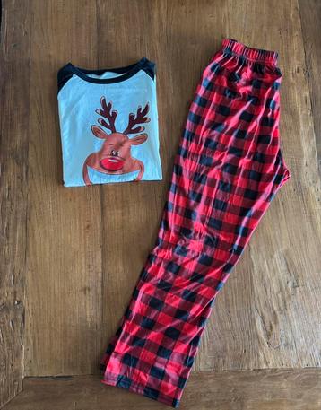 4 kerstpyjama’s voor de hele familie beschikbaar voor biedingen