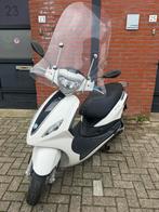 Piaggio new fly uit 2017 25km snorscooter, Fietsen en Brommers, Scooters | Piaggio, Ophalen, Gebruikt, Fly