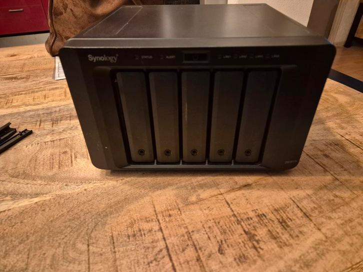 Synology DS1513+ NAS met SSD's, Computers en Software, NAS, Gebruikt, Ophalen of Verzenden