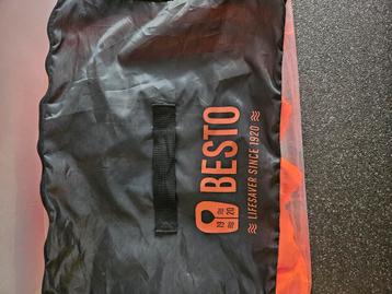 Nieuw reddingsvesten 4 stuks beschikbaar voor biedingen