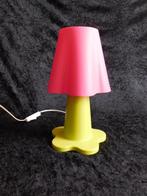 Ikea Mammut lamp, fuchsia rose en groen, design by Morten Kj, Huis en Inrichting, Lampen | Tafellampen, Ophalen of Verzenden, Gebruikt