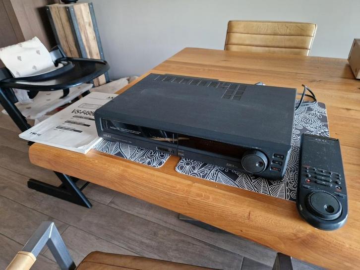 Akai VS-F495 videorecorder incl. Remote en handleiding, Audio, Tv en Foto, Videospelers, Niet werkend, VHS-speler of -recorder