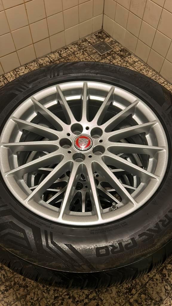 Zeer nette velgen met banden Jaguar Landrover. Weg=Weg!, Auto-onderdelen, Banden en Velgen, Band(en), All Season, 18 inch, 235 mm