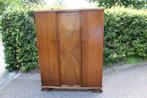 Vintage (jaren 50-60) 3-deurs houten kledingkast, 2/3 hang, Ophalen, Gebruikt, 100 tot 150 cm, Vintage (jaren 50-60) 3-deurs houten kledingkast