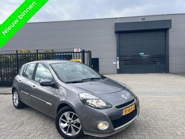 Renault Clio 1.5 dCi Clima Navigatie Luxe uitvoering, Auto's, Renault, Bedrijf, Clio, ABS, Airbags, Airconditioning, Boordcomputer