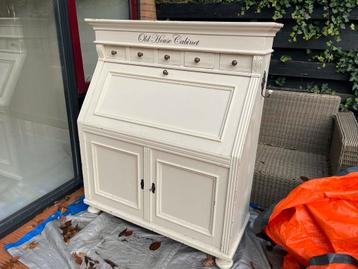 Kabinet kast beschikbaar voor biedingen