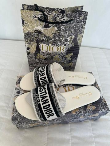 Dior Slippers Wit Dames Maat 41 beschikbaar voor biedingen