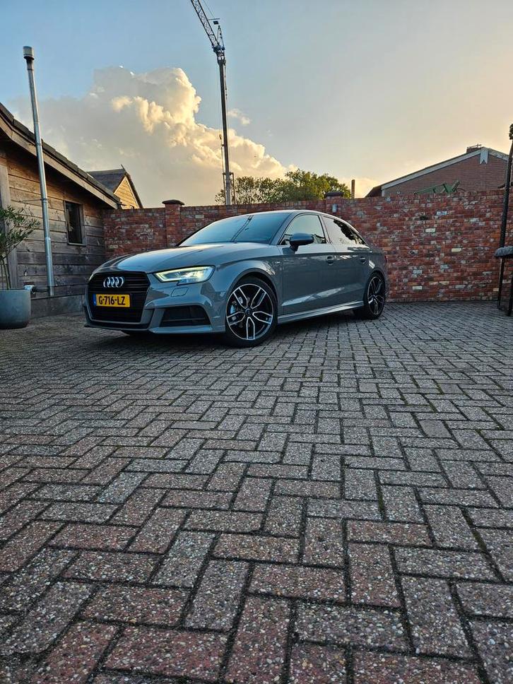 Audi A3 Limousine 35 Tfsi 150pk S Tronic 2019 Grijs, Auto's, Audi, Particulier, Airbags, Airconditioning, Apple Carplay, Bluetooth