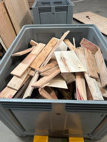 Gratis brandhout- pallethout beschikbaar voor biedingen