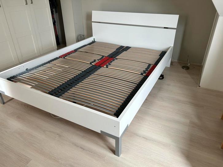 2 persoons bed/ombouw incl electrische bodems., Huis en Inrichting, Slaapkamer | Bedden, Gebruikt, Tweepersoons, 160 cm, 210 cm