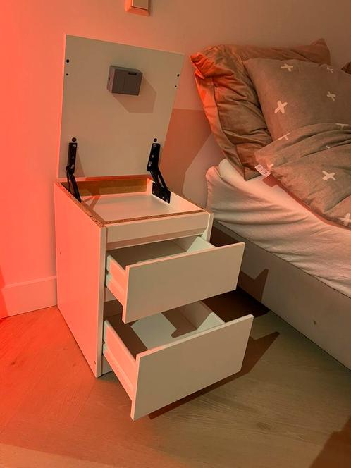 Nachtkast met geheime opbergruimte!!!, Huis en Inrichting, Slaapkamer | Nachtkastjes, Nieuw, Hout, Ophalen