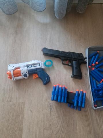 Nerf achtige Xshot + nep pistool + heel veel pijltjes beschikbaar voor biedingen