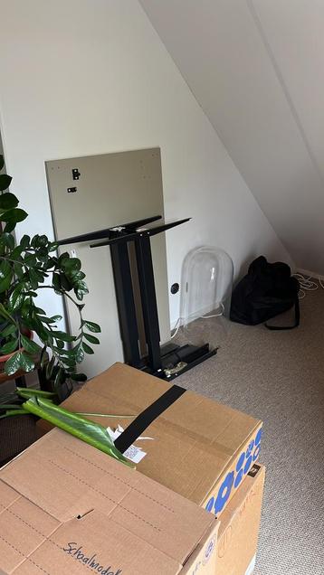 Trotten zit-sta bureau 120x70cm beschikbaar voor biedingen