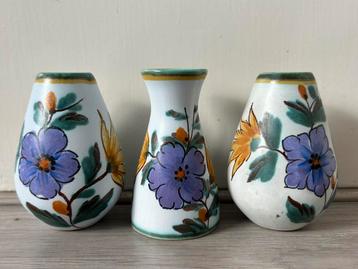 Flora Gouda plateel vaasjes trio beschikbaar voor biedingen