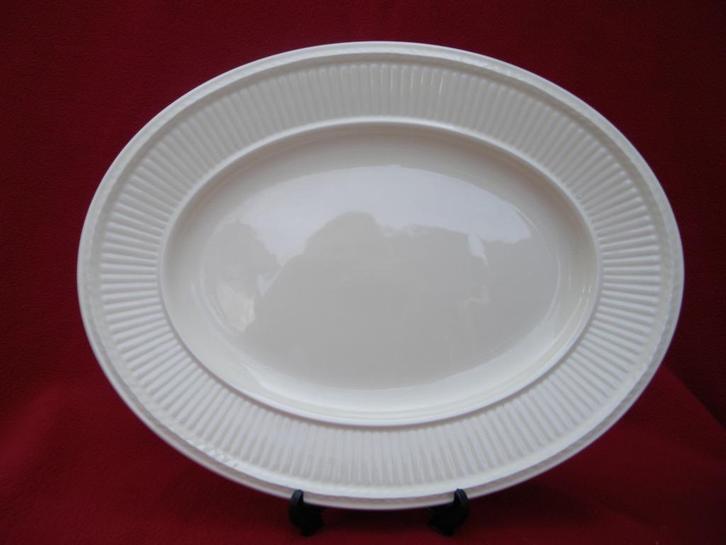 Wedgwood EDME  Ovale vleesschotel 35 x 27 in nieuwstaat, Huis en Inrichting, Keuken | Servies, Zo goed als nieuw, Wedgwood, Aardewerk