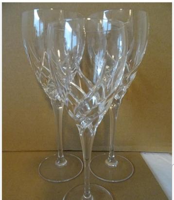 Wedgwood Toscane witte wijn glazen 4x20cm&5x22cm per st€12.5 beschikbaar voor biedingen