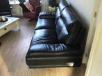 Zwart leren bank. 210 cm lang 90cm breed zithoogte 40 cm., Huis en Inrichting, Banken | Bankstellen, Ophalen, Driepersoons, Zo goed als nieuw