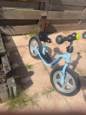 Pukey loop fiets vanaf ongeveer 2 jaar beschikbaar voor biedingen