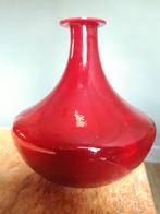 Mooie mondgeblazen rode vaas, Ophalen of Verzenden, Zo goed als nieuw, Rood, Glas