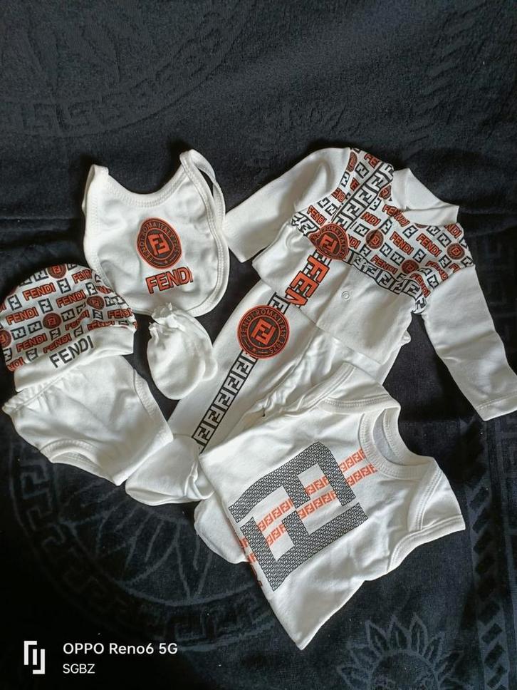 Baby kleding FENDI New born baby
AANBIEDING!!, Kinderen en Baby's, Babykleding | Baby-kledingpakketten, Nieuw, Ophalen of Verzenden