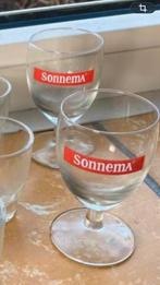 2 Sonnema berenburg glaasjes op pootje, Ophalen, Zo goed als nieuw, Borrel- of Shotglas