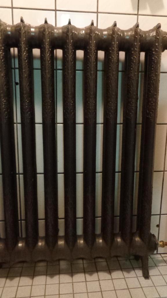 Antieke gietijzeren radiator, Doe-het-zelf en Verbouw, Verwarming en Radiatoren, Gebruikt, Radiator, 800 watt of meer, 80 cm of meer