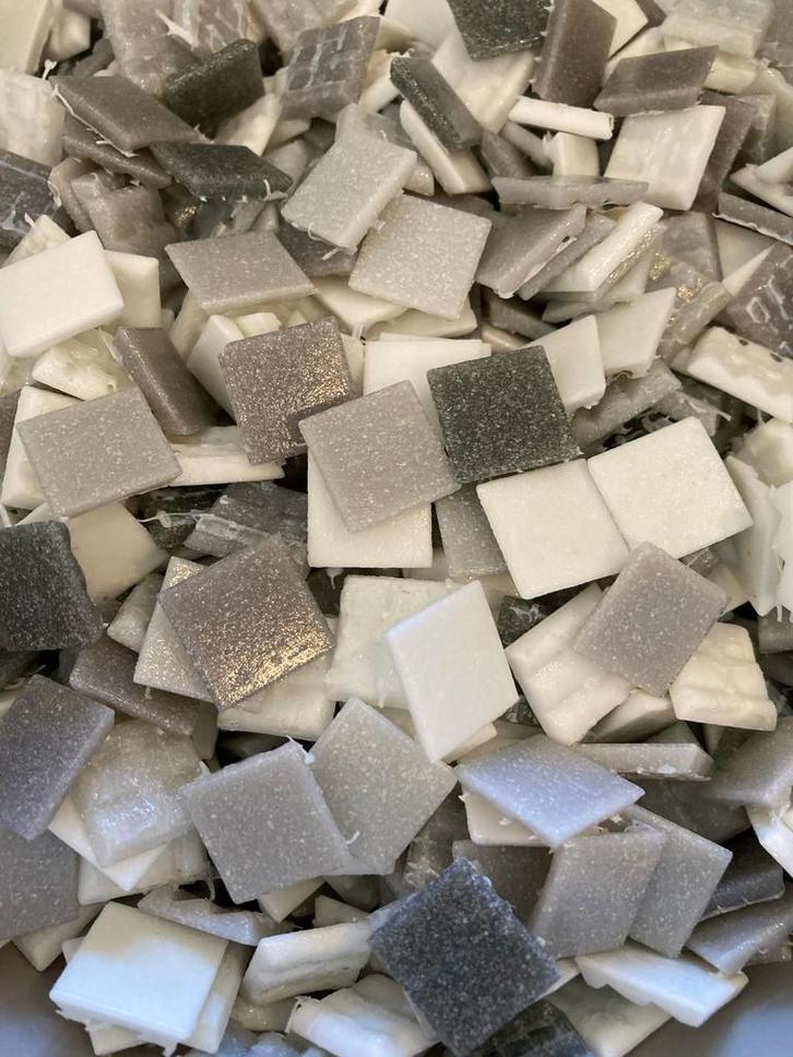 Mozaiek steentjes wit-grijstinten 2cm 500 gram!, Hobby en Vrije tijd, Knutselen, Nieuw, Materiaal, Ophalen of Verzenden