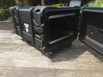 Server flightcase 6U GARANTIE - SKB Roto Shockmount Rack Cas beschikbaar voor biedingen